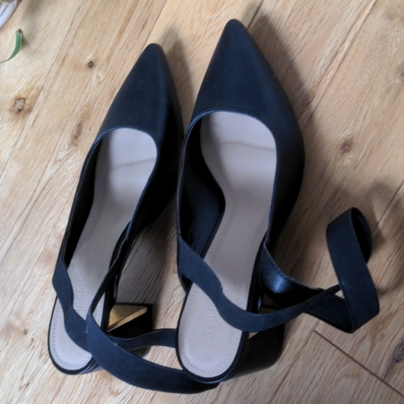 Faux leather open back court shoe w gold, US8 - Picture 4 of 5